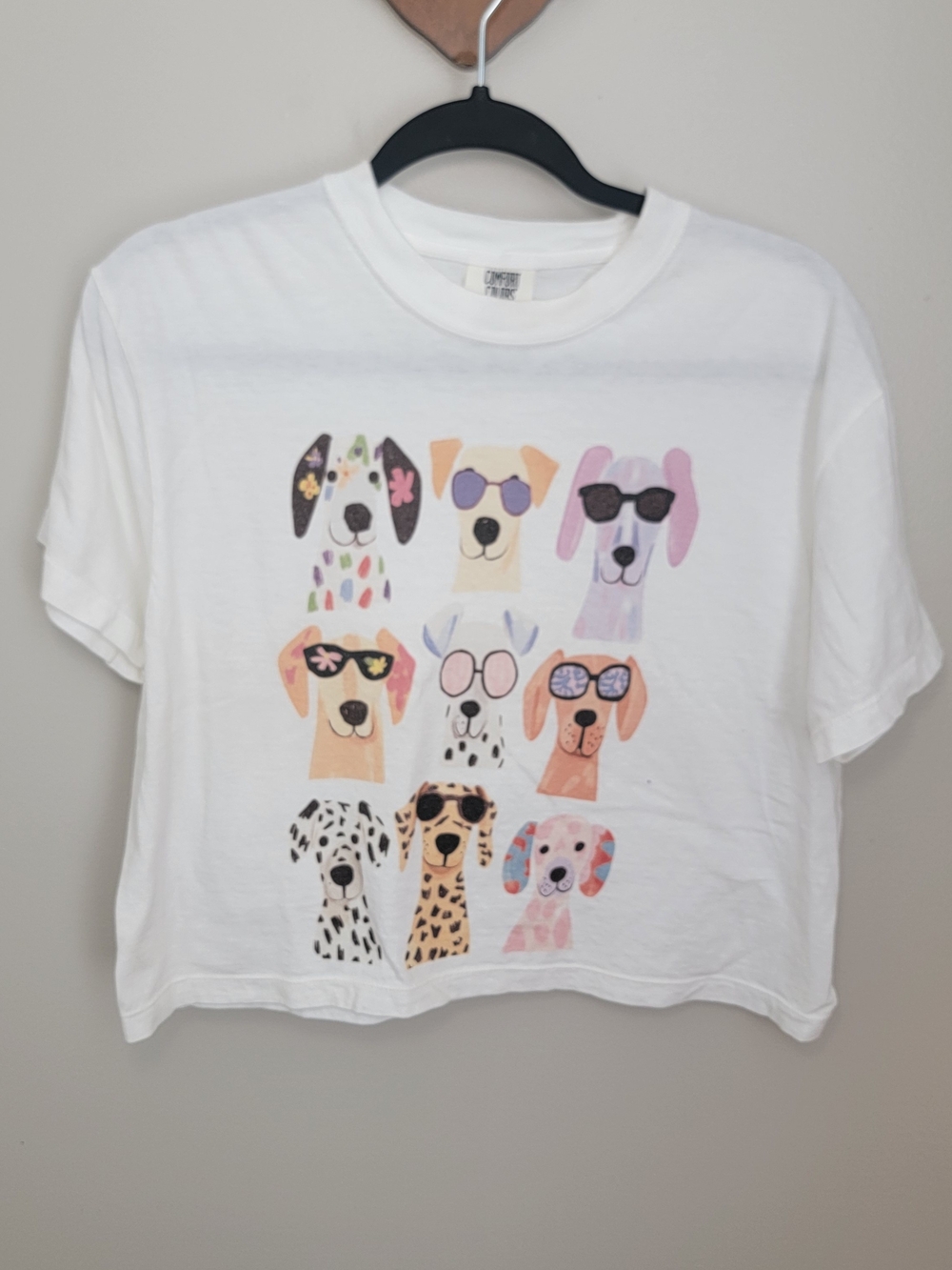 Comfort Colors White Tee with Colorful Dog Illustration Size M